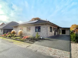 Energiesparwunder und ebenerdiges Wohnen: Hochwertiger Neubau Bungalow mit Photovoltaik-Anlage und Solar! Bild 7