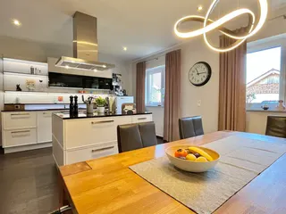 Energiesparwunder und ebenerdiges Wohnen: Hochwertiger Neubau Bungalow mit Photovoltaik-Anlage und Solar! Bild 15