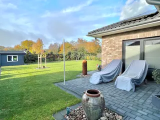 Energiesparwunder und ebenerdiges Wohnen: Hochwertiger Neubau Bungalow mit Photovoltaik-Anlage und Solar! Bild 9