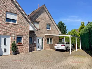 Schöne Doppelhaushälfte mit drei Schlafzimmern und pflegeleichtem Garten in zentraler und ruhiger Wohnlage von Fürstenau! Bild 1
