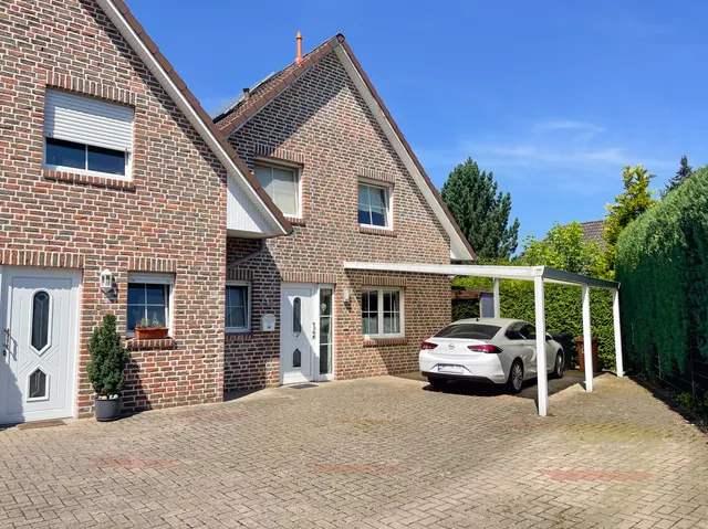 Schöne Doppelhaushälfte mit drei Schlafzimmern und pflegeleichtem Garten in zentraler und ruhiger Wohnlage von Fürstenau!
