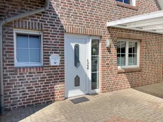 Schöne Doppelhaushälfte mit drei Schlafzimmern und pflegeleichtem Garten in zentraler und ruhiger Wohnlage von Fürstenau! Bild 2