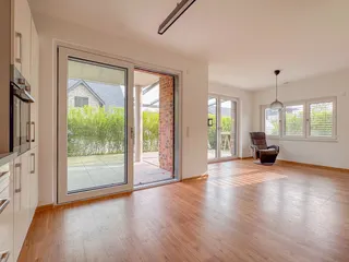 Emsauenpark: Hochwertige Erdgeschosswohnung mit Garten und Tiefgaragenstellplatz zu kaufen! KfW55! Bild 2