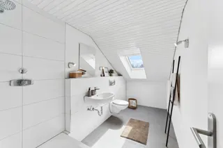 Sofort einziehen & wohlfühlen: Großzügiges und frisch modernisiertes Reihenendhaus mit Garage und Garten! Bild 25