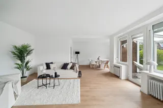 Sofort einziehen & wohlfühlen: Großzügiges und frisch modernisiertes Reihenendhaus mit Garage und Garten! Bild 7