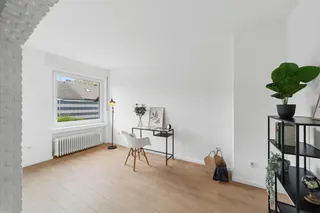 Sofort einziehen & wohlfühlen: Großzügiges und frisch modernisiertes Reihenendhaus mit Garage und Garten! Bild 4