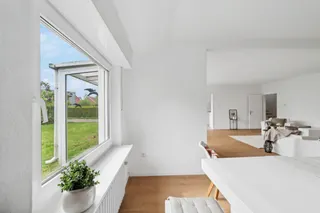 Sofort einziehen & wohlfühlen: Großzügiges und frisch modernisiertes Reihenendhaus mit Garage und Garten! Bild 12
