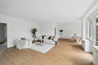 Sofort einziehen & wohlfühlen: Großzügiges und frisch modernisiertes Reihenendhaus mit Garage und Garten! Bild 8