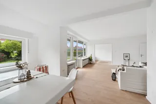 Sofort einziehen & wohlfühlen: Großzügiges und frisch modernisiertes Reihenendhaus mit Garage und Garten! Bild 10