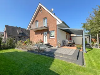 Direkt einziehen & wohlfühlen: Saniertes Einfamilienhaus mit idyllischem Garten in direkter Innenstadtlage von Lingen! Bild 2