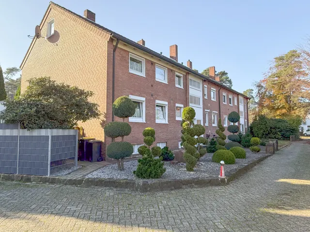 Teilmodernisierte Erdgeschosswohnung (Hochparterre) in Lingen Heukamps Tannen mit Garten, Garage und Keller zu verkaufen!